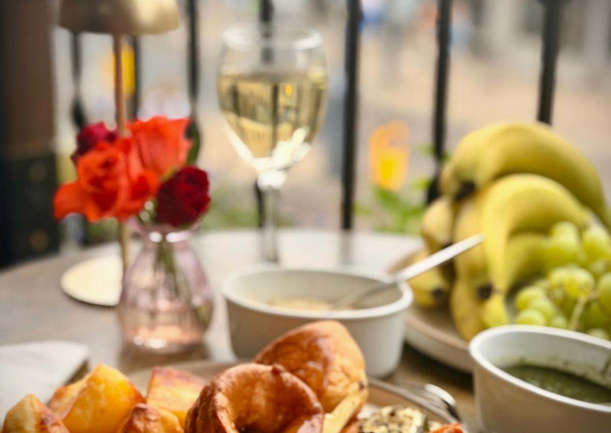 Sunday Roast and cocktails at The Aslan Lounge